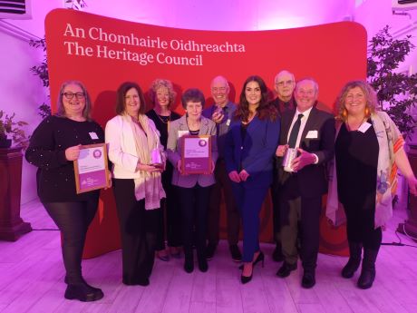 Pictured with broadcaster Síle Seoige are Donegal representatives from award winners Togra Fiontar agus Cultúr Uladh and the Inishowen Rivers Trust and representatives from runners-up Áras Sheáin Bhain at the National Heritage Week Awards in Gloster House, County Offaly on Friday, October 20. 
